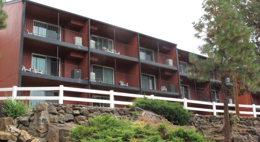 Отель Bend Riverside Inn & Suites