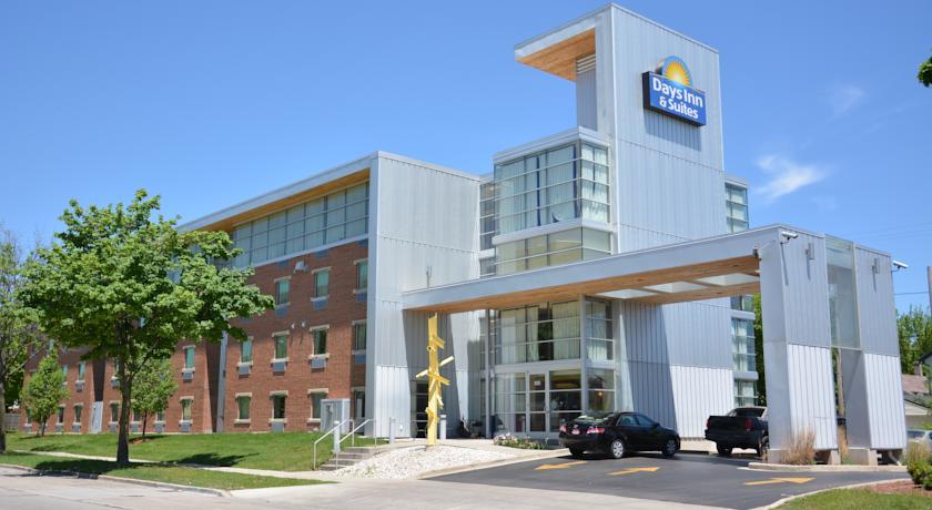 Отель Days Inn and Suites-Hotel of the Arts
