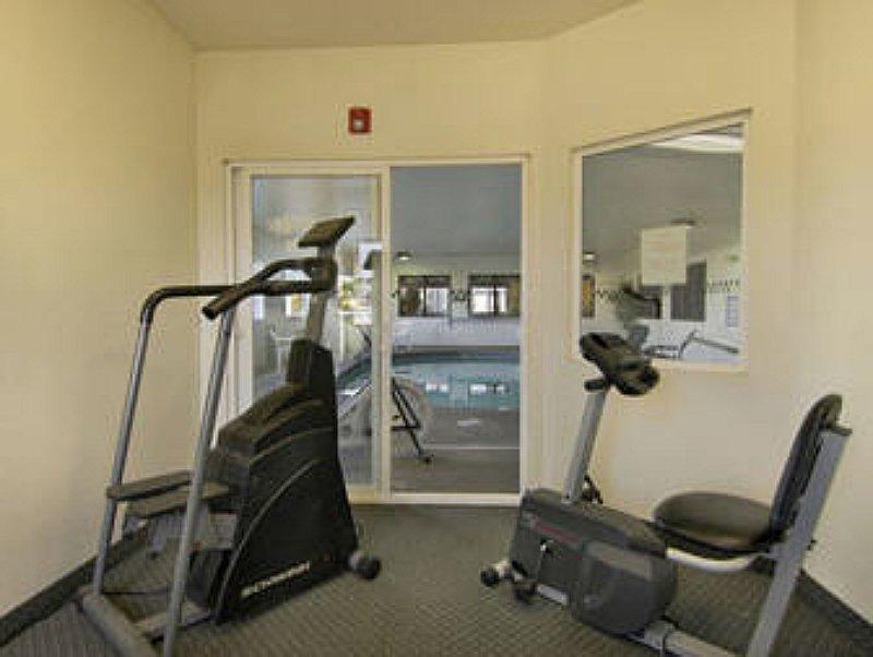 Отель Travelodge Suites Newberg