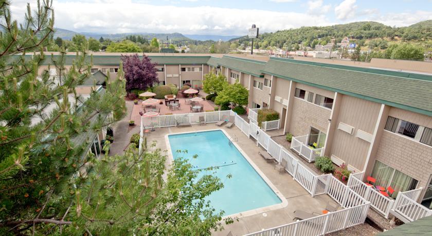 Отель Windmill Inn of Roseburg
