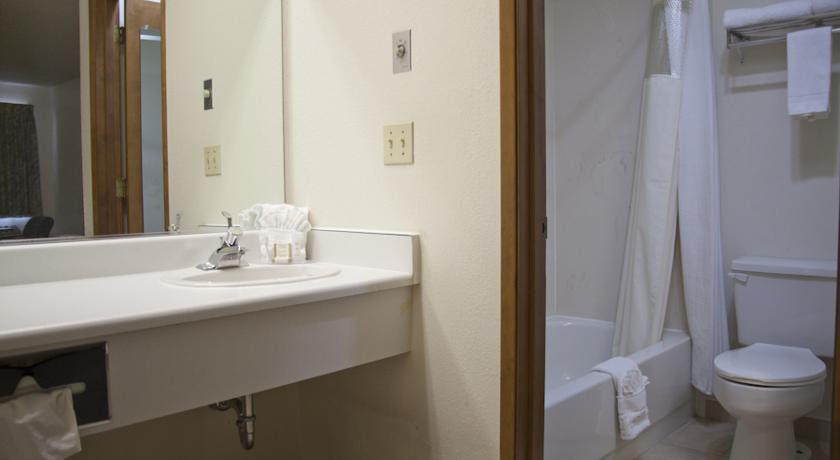 Отель Howard Johnson Express Inn Roseburg