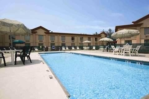 Отель Quality Inn & Suites Chambersburg