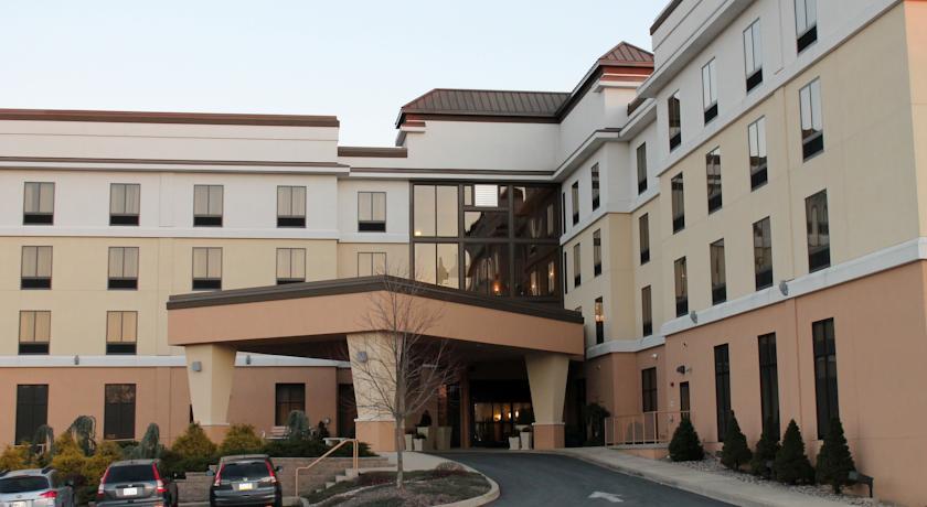Отель Holiday Inn Express Harrisburg West