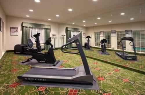 Отель Holiday Inn Express Hotel & Suites Center Township