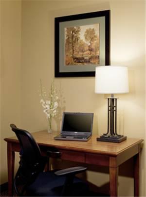 Отель Best Western PLUS University Park Inn & Suites