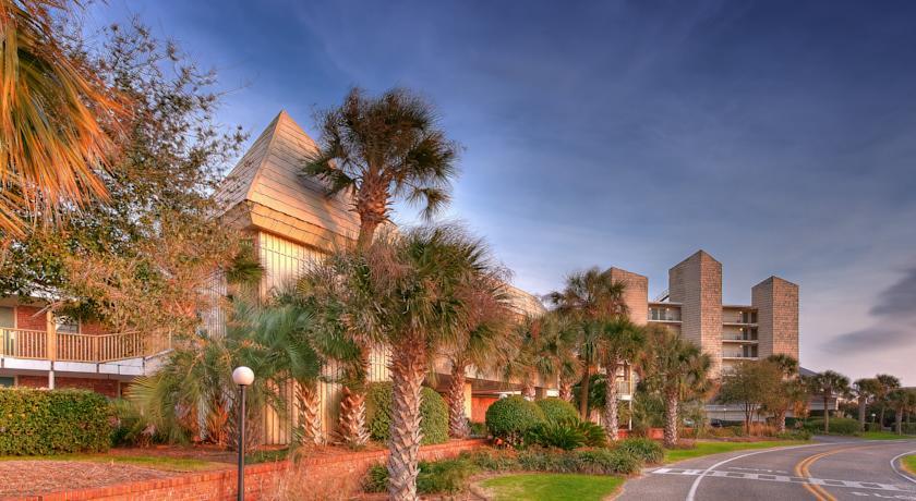 Отель Oceanfront Litchfield Inn
