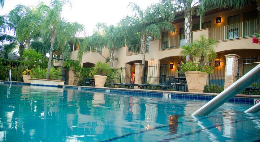 Отель Bungalow Suites