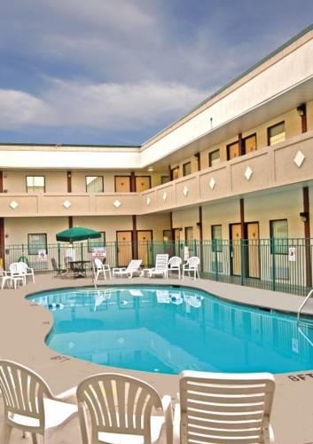 Отель Days Inn - Rivergate