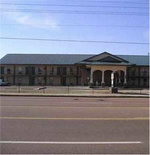 Отель Regency Inn & Suites