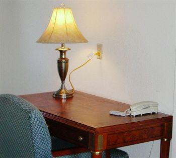 Отель Candle Bay Inn