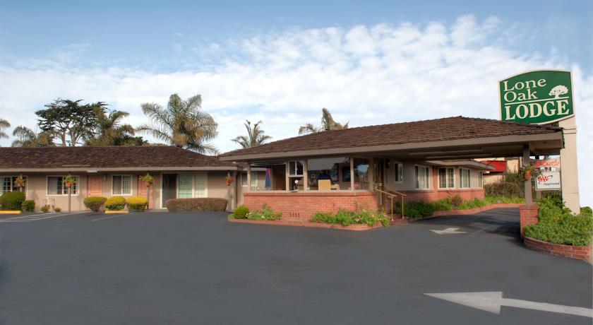 Отель Lone Oak Lodge