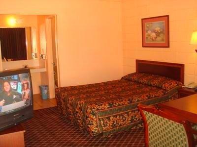 Отель Holiday Motor Lodge