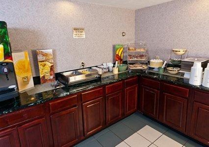 Отель Quality Inn - White House