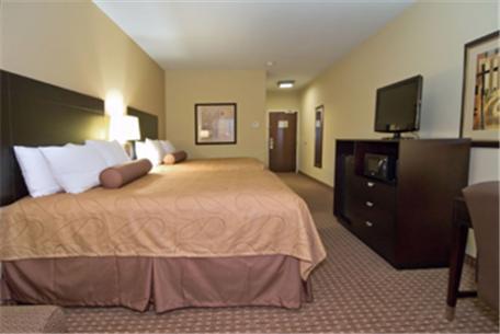 Отель Best Western Bastrop Pines Inn