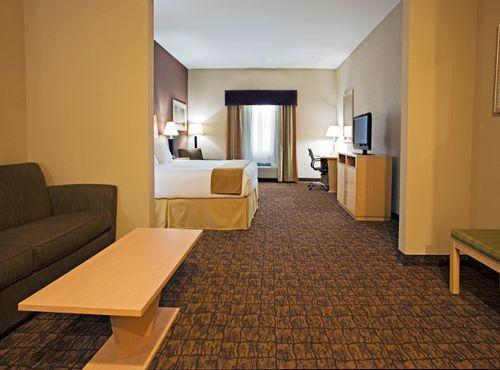 Отель Holiday Inn Express Hotel & Suites Borger