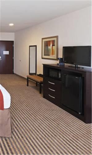 Отель Holiday Inn Express & Suites Brady