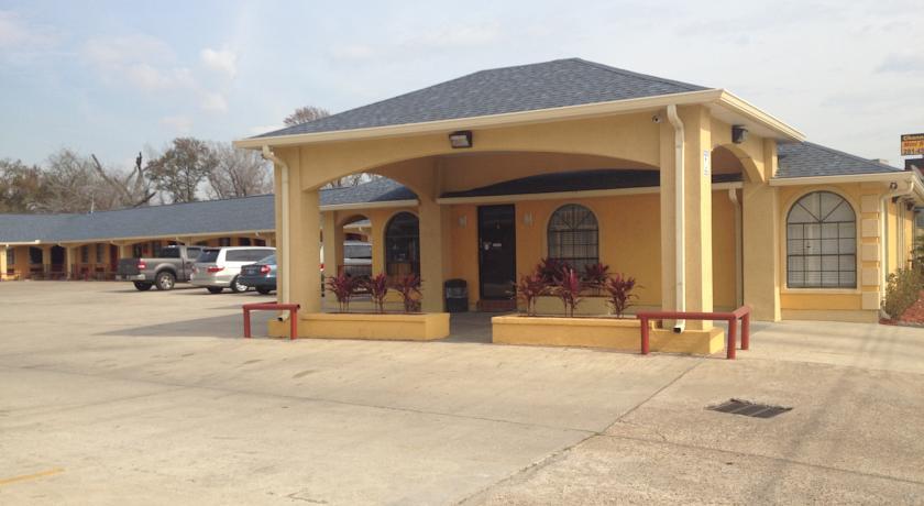 Отель Economy Inn Channelview