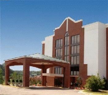 Отель WyteStone Suites Fredericksburg