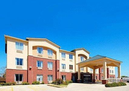 Отель Comfort Inn & Suites Fredericksburg