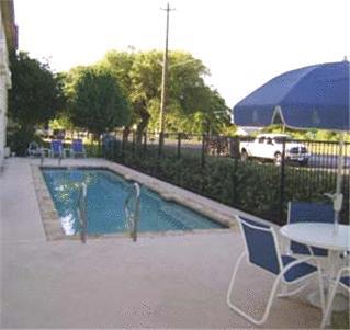Отель Howard Johnson Fredericksburg Hill Country Hotel