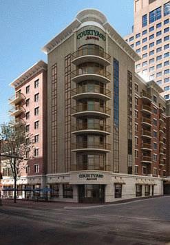 Отель Courtyard Memphis Downtown