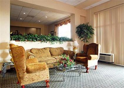 Отель Econo Lodge Inn & Suites