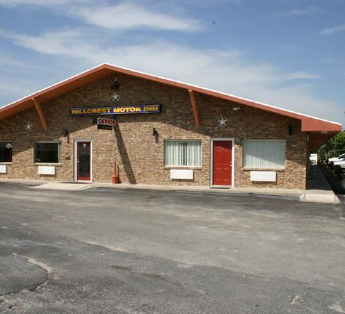 Отель Hillcrest Inn & Suites