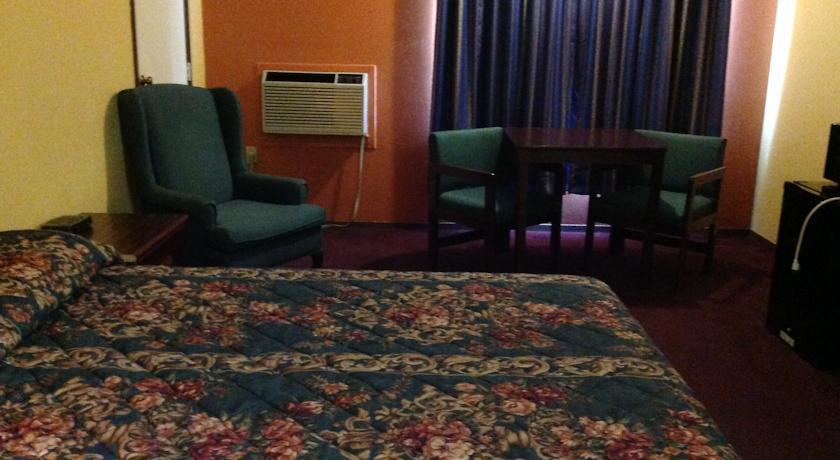 Отель Economy Inn and Suites Tomball