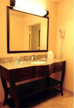 Отель Hampton Inn & Suites Tomball