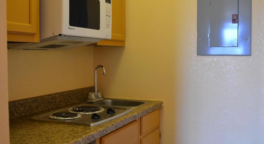 Отель Deluxe Inn and Suites Weslaco