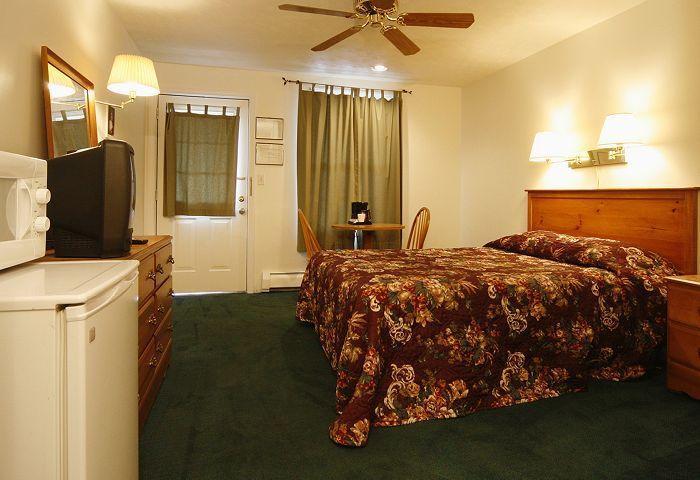 Отель Mac's Motel