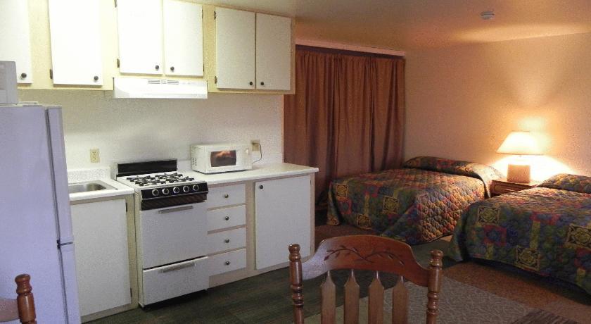 Отель Crimson Hills Motel