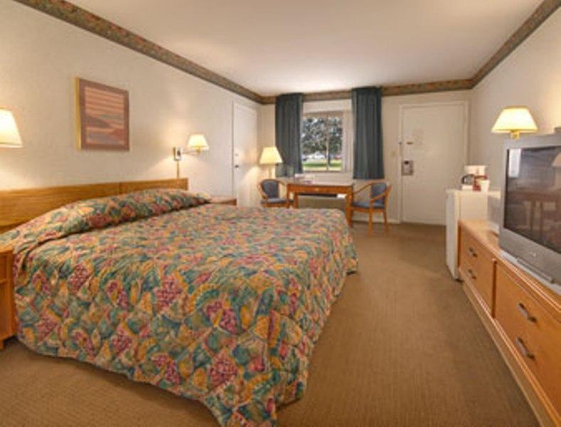 Отель Days Inn Newport News