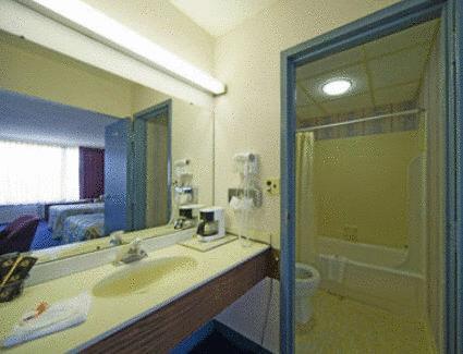 Отель Americas Best Value Inn Sandston
