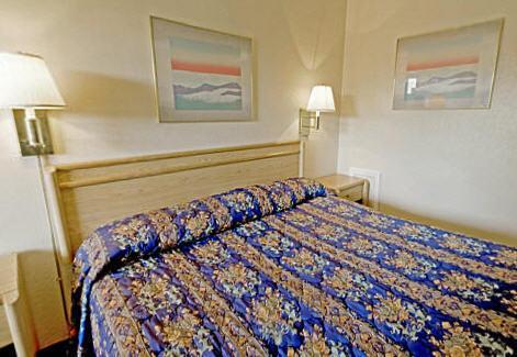 Отель Americas Best Value Inn South Hill