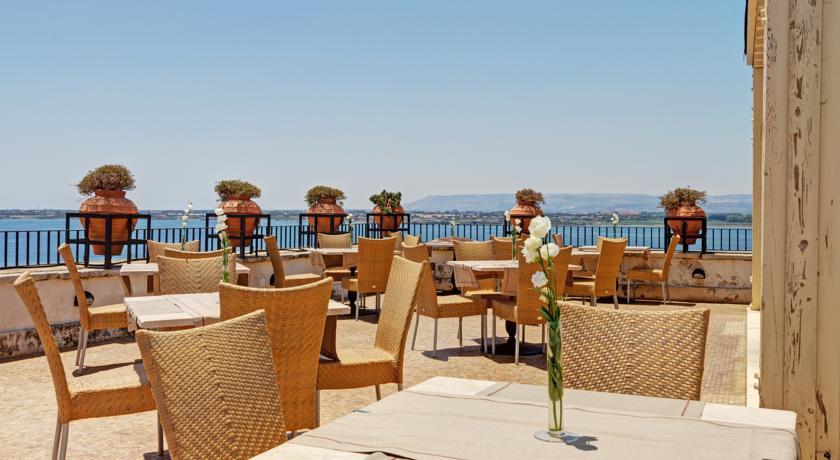 Отель Des Etrangers Hotel & SPA