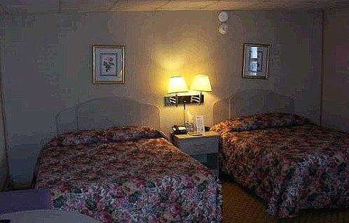 Отель Economy Inn & Suites
