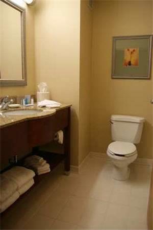 Отель Hampton Inn White River Junction
