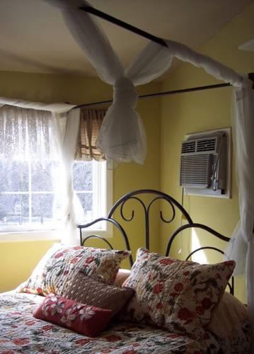Мини-отель The Well Made Bed & Breakfast