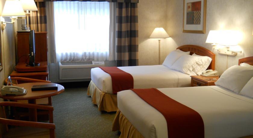 Отель GuestHouse Inn & Suites Poulsbo