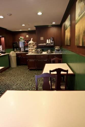 Отель GuestHouse Inn & Suites Tumwater Hotel