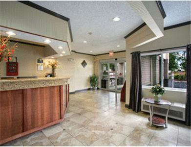 Отель Days Inn and Suites Vancouver