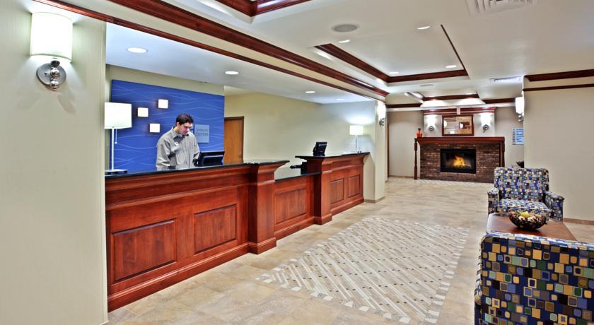 Отель Holiday Inn Express Hotel & Suites Vancouver Mall-Portland Area