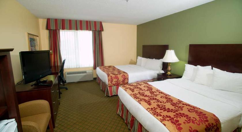 Отель Baymont Inn and Suites Evansville