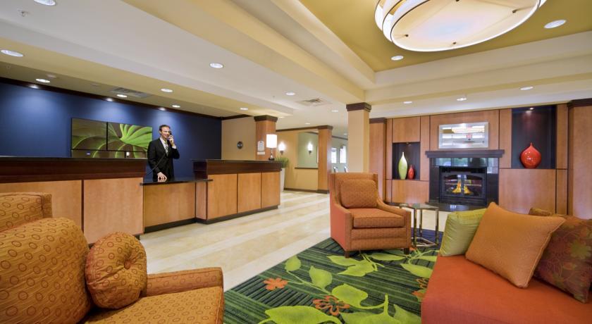 Отель Fairfield Inn & Suites by Marriott Milwaukee Airport