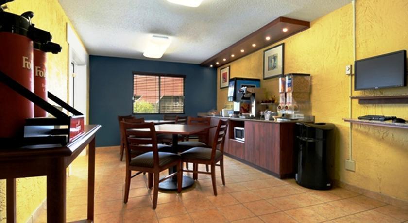 Отель Days Inn Oak Creek Milwaukee South