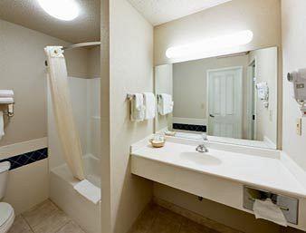 Отель Hawthorn Suites by Wyndham Oshkosh
