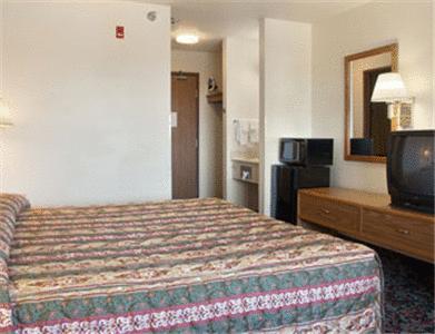 Отель Super 8 Racine