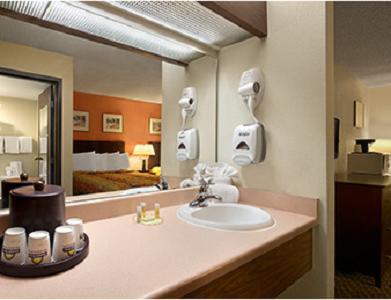 Отель Stay Inn and Suites Stevens Point