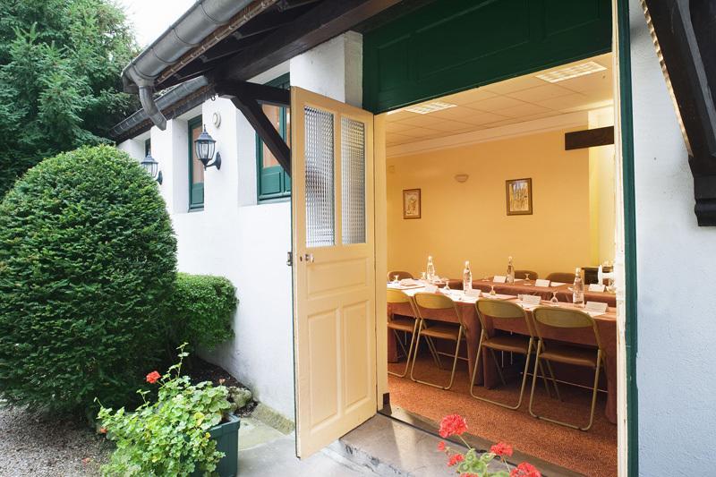 Отель Hôtel Le Jura